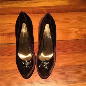 BCBG Burgundy Velvet 4in Heel, Sz 7.5